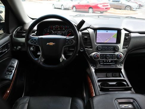 Used 2015 Chevrolet Suburban LTZ RWD image 28