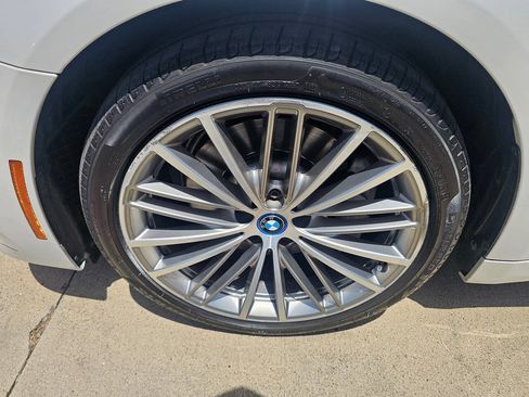 Used 2018 BMW 530e w/ Premium Package 2 RWD image 20