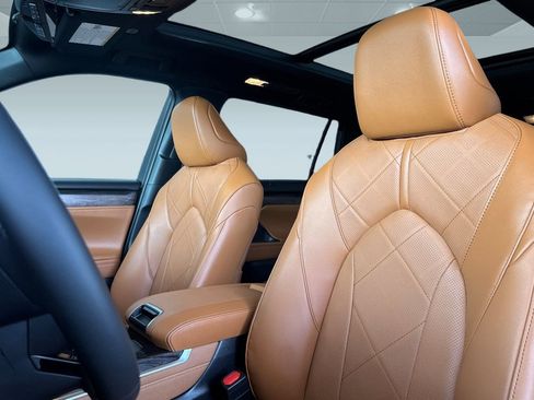 New 2026 Toyota Highlander Platinum image 23