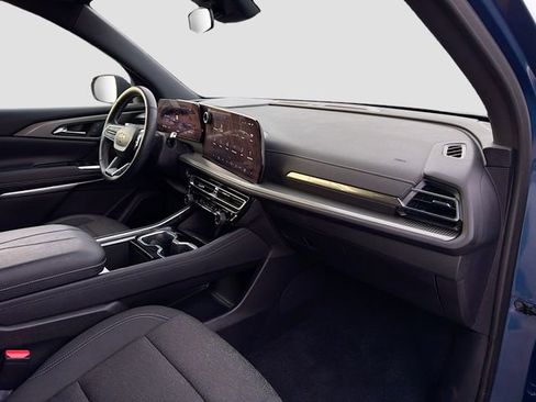 Used 2025 Chevrolet Traverse LT image 29