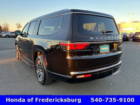 Used 2024 Jeep Wagoneer L Series II w/ Flexible Seating Group image 4