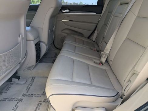Used 2021 Jeep Grand Cherokee Overland RWD image 28