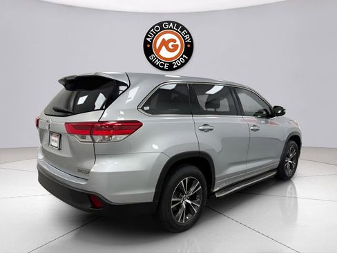 Used 2018 Toyota Highlander LE image 7