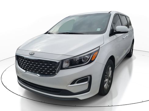 Used 2020 Kia Sedona L image 3
