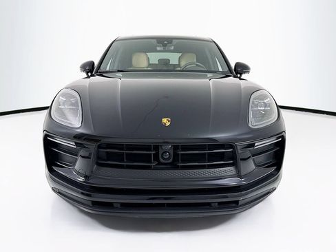 Certified 2025 Porsche Macan AWD/4WD image 9
