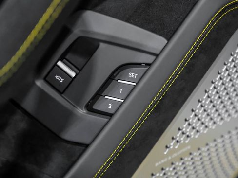 Used 2024 Lamborghini Urus Performante image 48