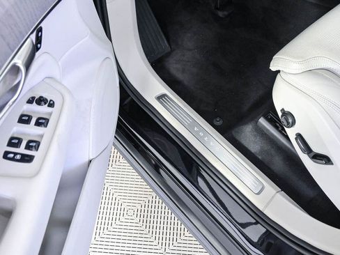 Certified 2025 Volvo XC90 T8 Ultra w/ Protection Package Premier AWD/4WD image 10