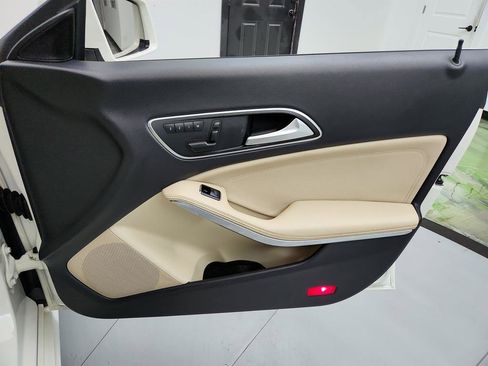 Used 2015 Mercedes-Benz CLA 250 image 26