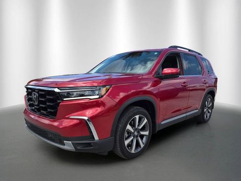 Used 2025 Honda Pilot Touring image 7
