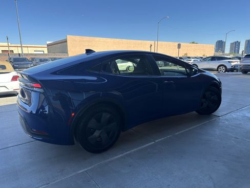 Used 2024 Toyota Prius Prime SE image 3