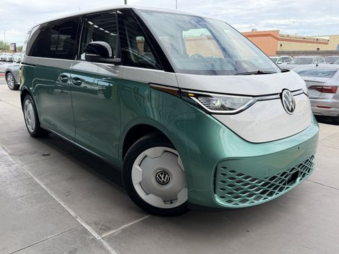 Used 2025 Volkswagen ID. Buzz 1st Edition RWD image 6