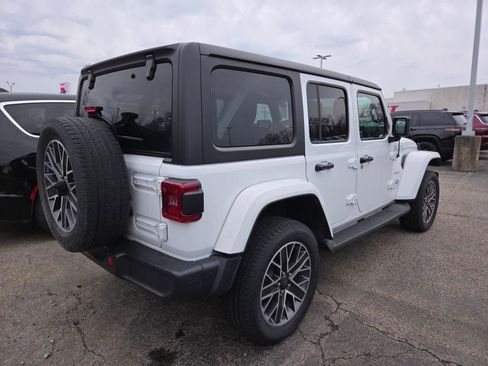 Used 2023 Jeep Wrangler Unlimited Sahara w/ Cold Weather Group image 4