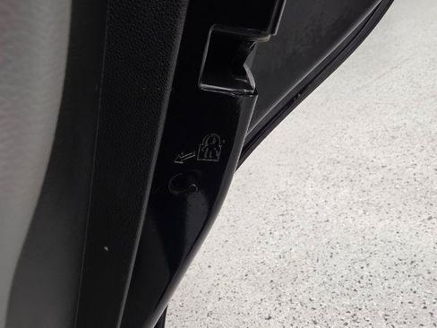 Used 2019 Chevrolet Equinox LS FWD image 29