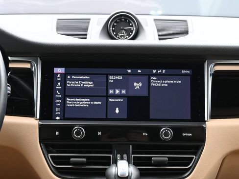 Certified 2024 Porsche Macan AWD/4WD image 21