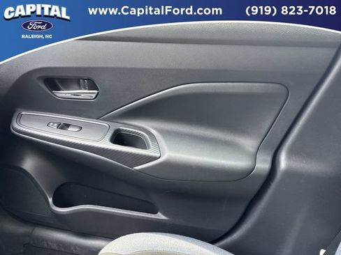 Used 2025 Nissan Versa SV FWD image 27