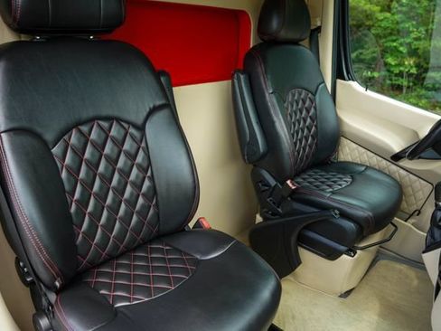 Used 2016 Mercedes-Benz Sprinter 2500 image 21