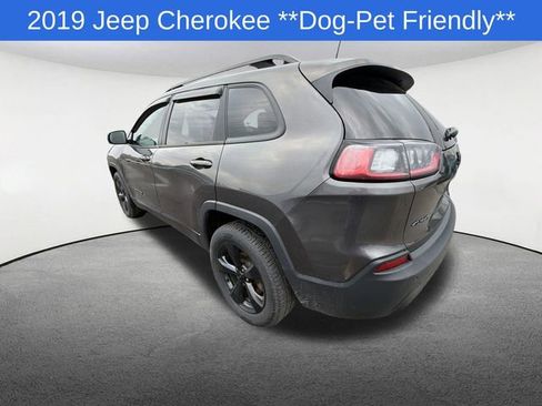 Used 2019 Jeep Cherokee Latitude Plus AWD/4WD image 4