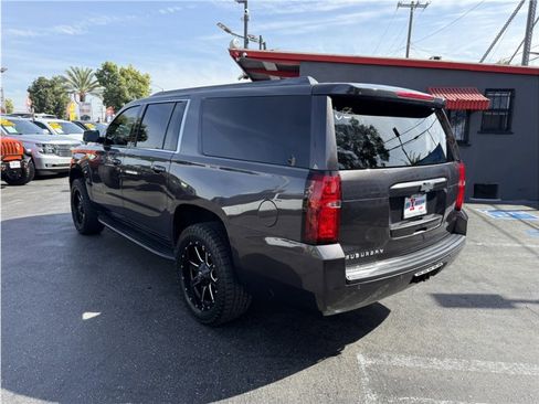Used 2017 Chevrolet Suburban LT image 4
