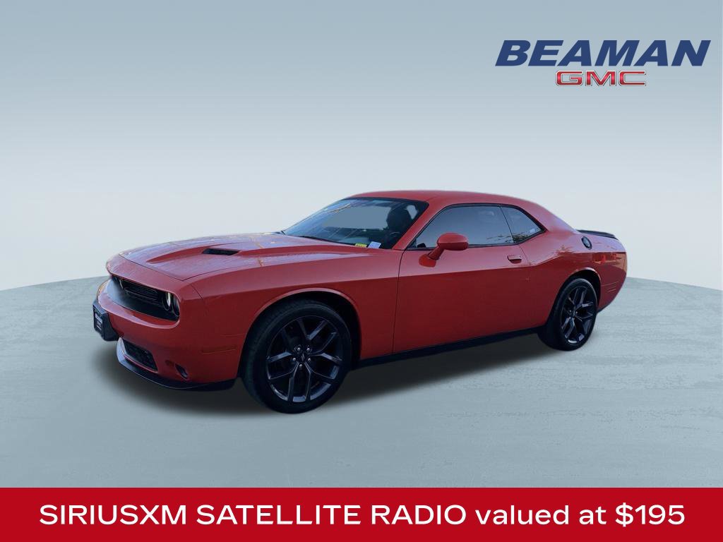 Used 2019 Dodge Challenger SXT w/ Driver Convenience Group RWD image 3