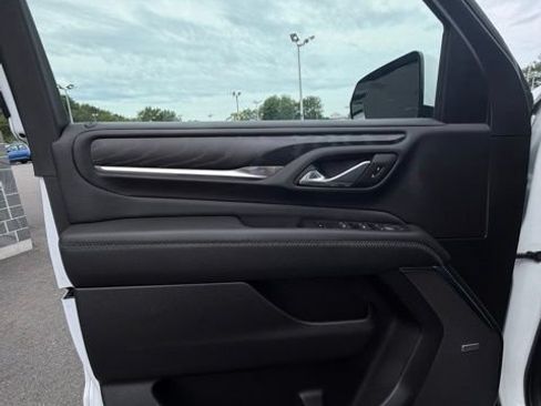 Used 2023 GMC Yukon Denali w/ LPO, Floor Liner Package AWD/4WD image 8