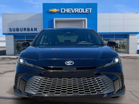 Used 2025 Toyota Camry SE FWD image 3