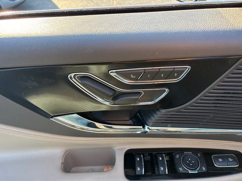 Certified 2022 Lincoln Corsair AWD w/ Premium Package image 12