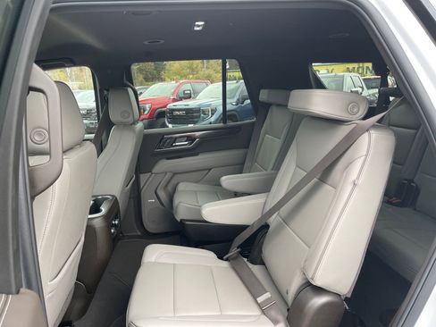 Used 2025 GMC Yukon Elevation image 24