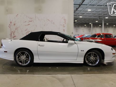 Used 2001 Chevrolet Camaro Z28 w/ SS Performance/Appearance Pkg RWD image 18