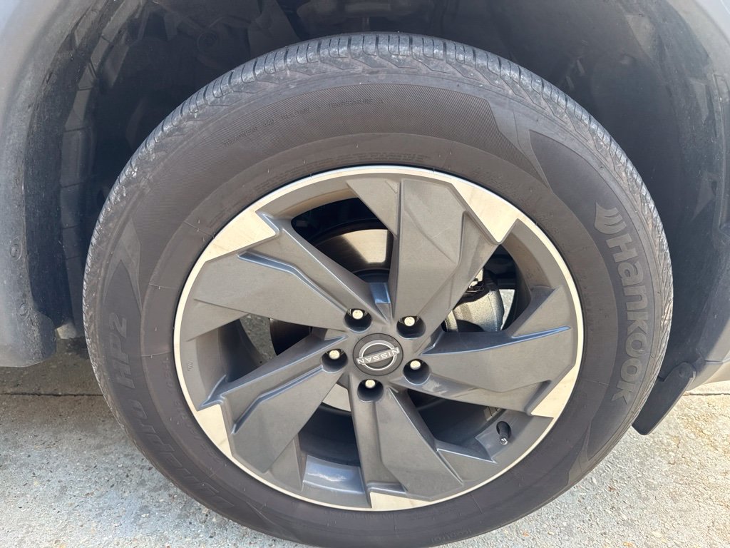Used 2025 Nissan Rogue SV AWD/4WD image 14