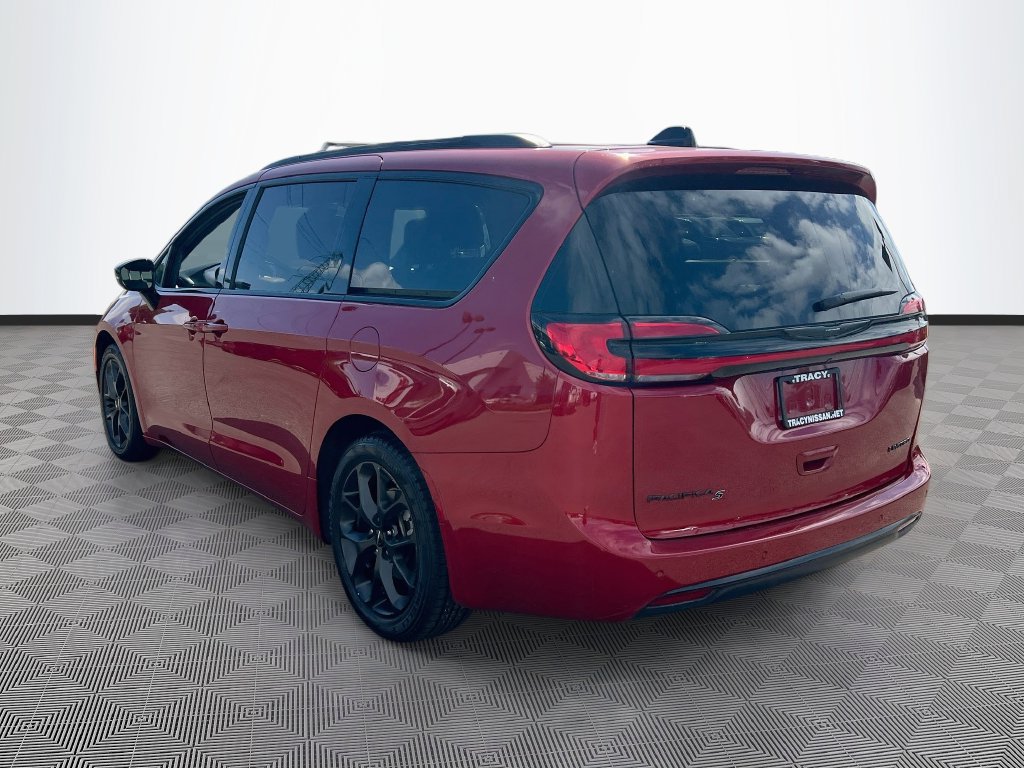 Used 2025 Chrysler Pacifica Limited FWD image 5