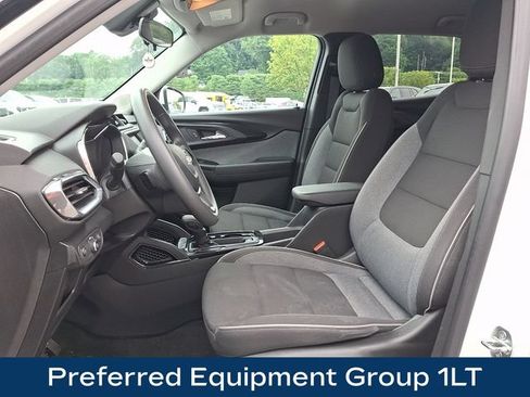 Used 2023 Chevrolet TrailBlazer LT AWD/4WD image 2