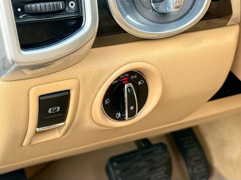 Used 2017 Porsche Cayenne image 11