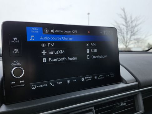 Used 2024 Honda Pilot Touring image 8