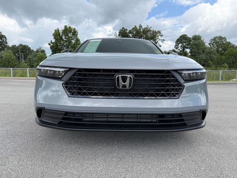 Used 2025 Honda Accord SE image 6