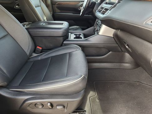 Used 2024 Chevrolet Tahoe Premier RWD image 11