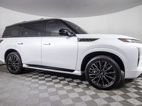 Used 2025 INFINITI QX80 Autograph w/ Autograph Exterior Package image 3