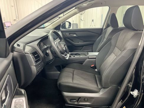 Used 2024 Nissan Rogue SV FWD image 19