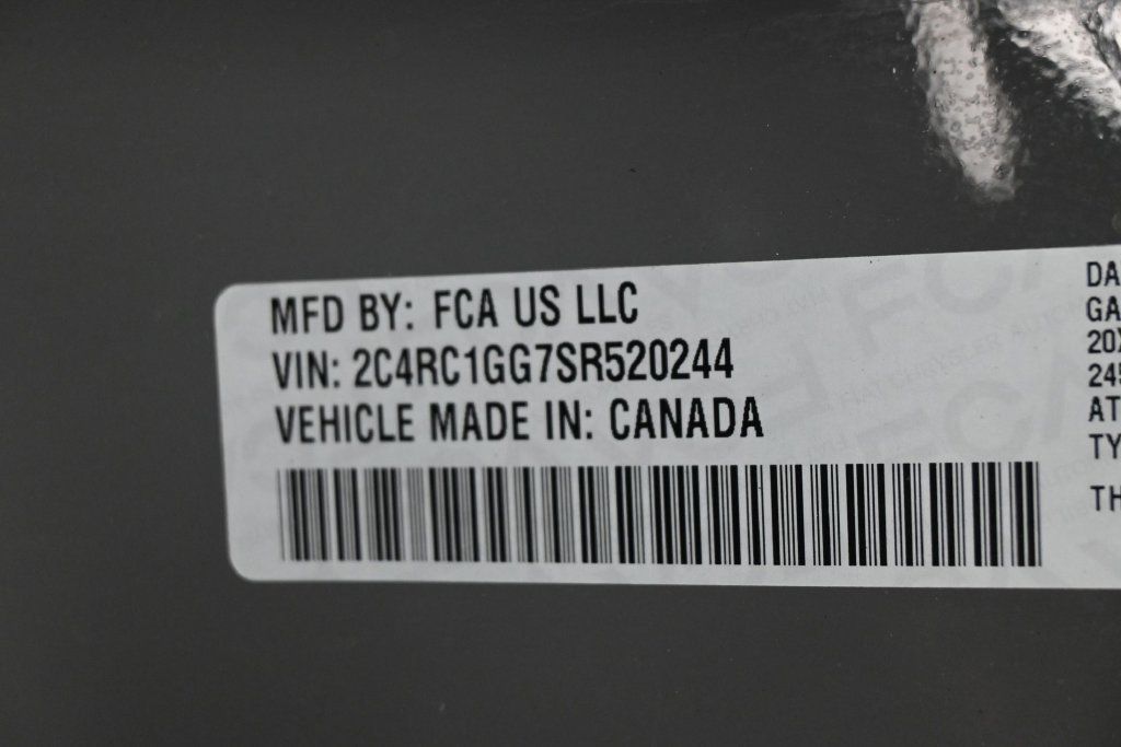 Used 2025 Chrysler Pacifica Limited FWD image 7