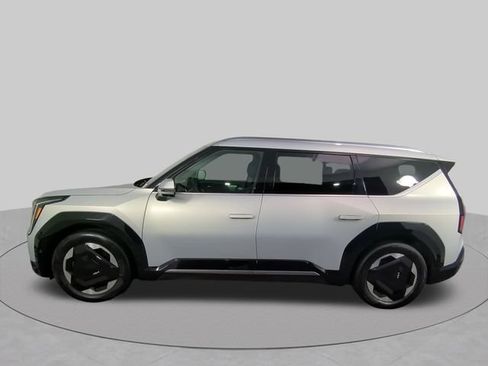 Used 2024 Kia EV9 Land AWD/4WD image 15