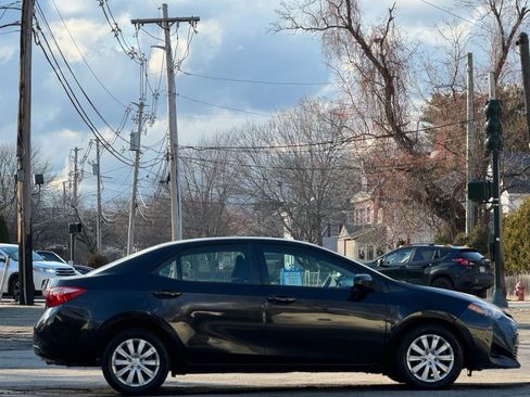 Used 2018 Toyota Corolla LE image 8