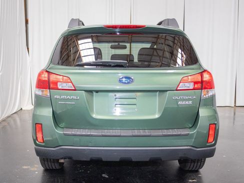 Used 2011 Subaru Outback 2.5i Premium AWD/4WD image 3