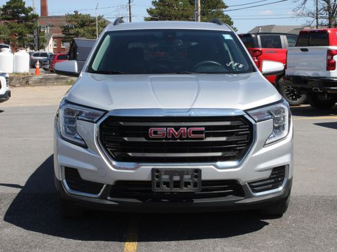 Used 2022 GMC Terrain SLE w/ Driver Convenience Package image 2