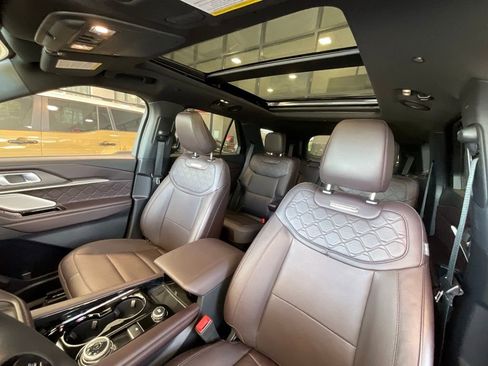 Used 2025 Ford Explorer Platinum w/ LUX Leather Package AWD/4WD image 10