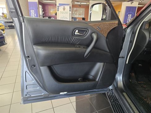Used 2017 INFINITI QX80 2WD image 7