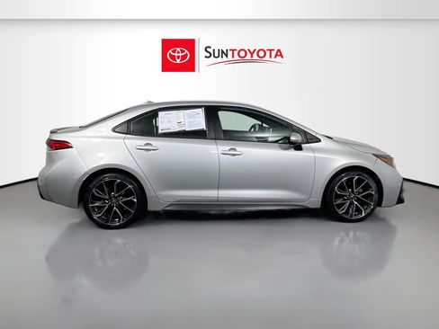 Used 2021 Toyota Corolla SE FWD image 2