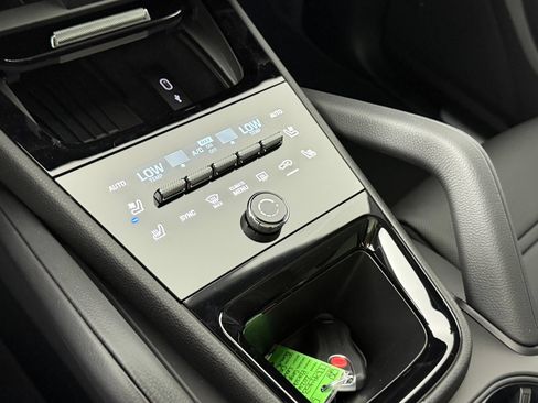 Certified 2026 Porsche Cayenne E-Hybrid Coupe AWD/4WD image 23