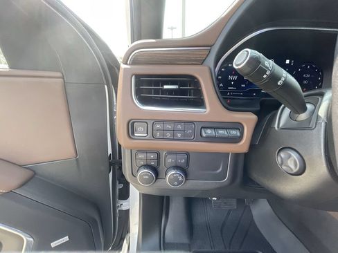 Used 2022 Chevrolet Tahoe High Country AWD/4WD image 18