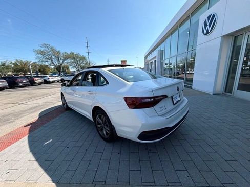Certified 2024 Volkswagen Jetta SE w/ Panoramic Sunroof Package FWD image 22