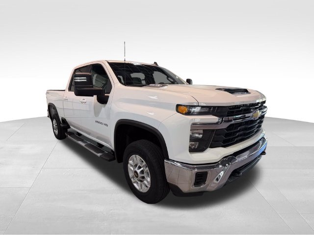 Used 2024 Chevrolet Silverado 2500 LT AWD/4WD image 3