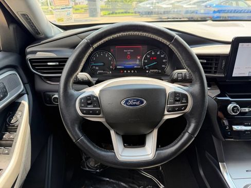 Used 2022 Ford Explorer Limited w/ Equipment Group 301A RWD image 18